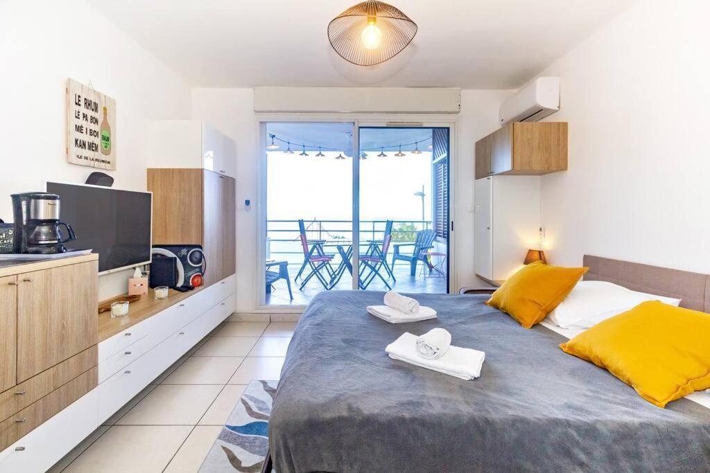 Oceanides - Studio Renove Avec Magnifique Vue Mer - Saint-Gilles-Les-Bains エクステリア 写真