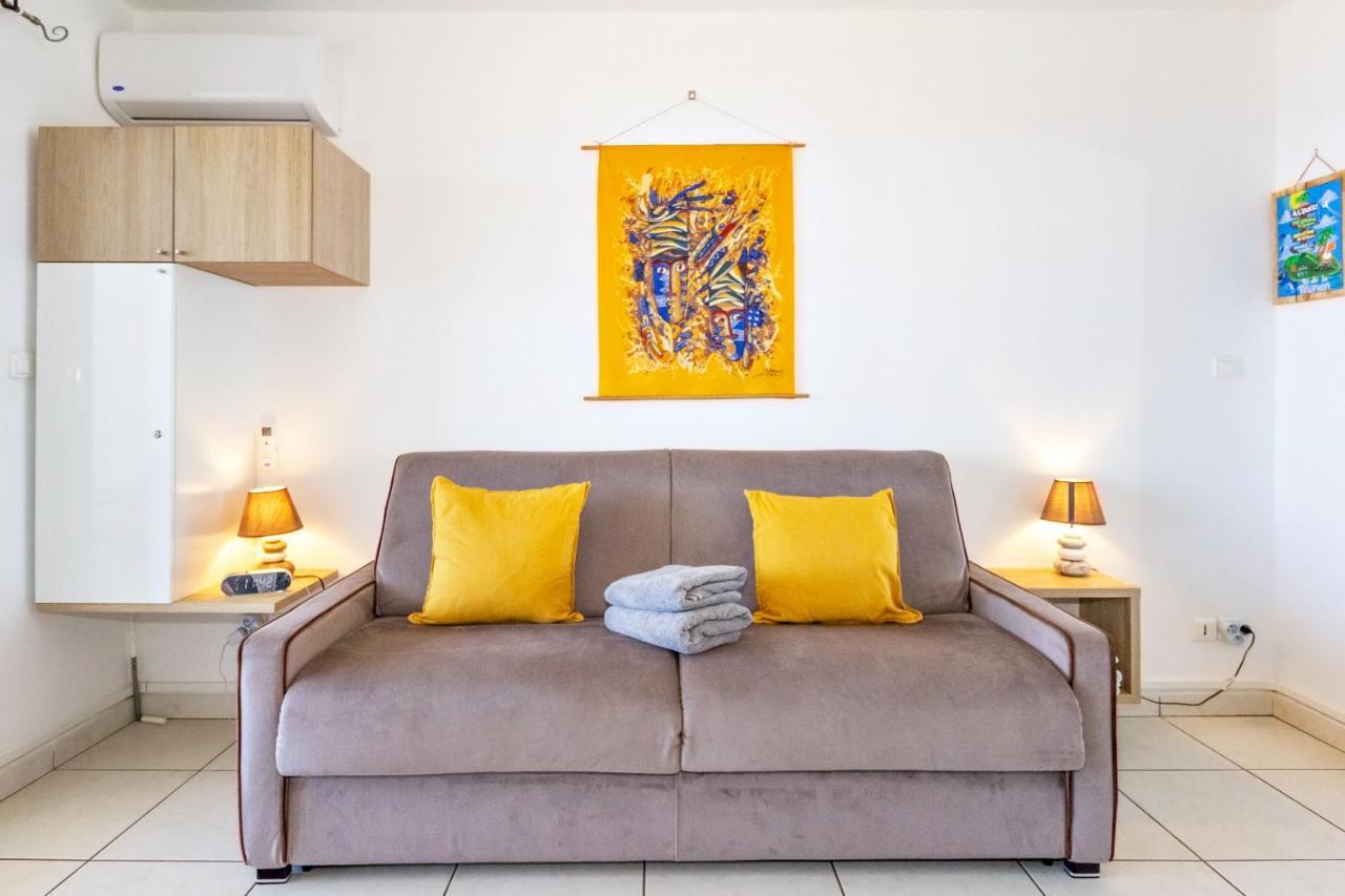 Oceanides - Studio Renove Avec Magnifique Vue Mer - Saint-Gilles-Les-Bains エクステリア 写真